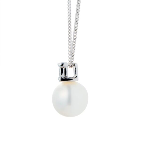 9ct White Gold Diamond And 6.5-7mm Fresh Water Pearl Pendant - Image 3